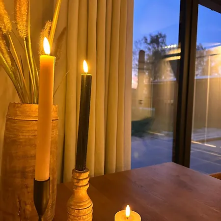 Luxe Ruime Studio's 38 فيلدين
